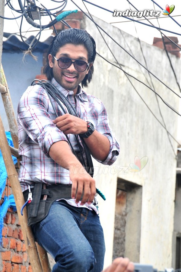 Allu Arjun Promotes Vedam