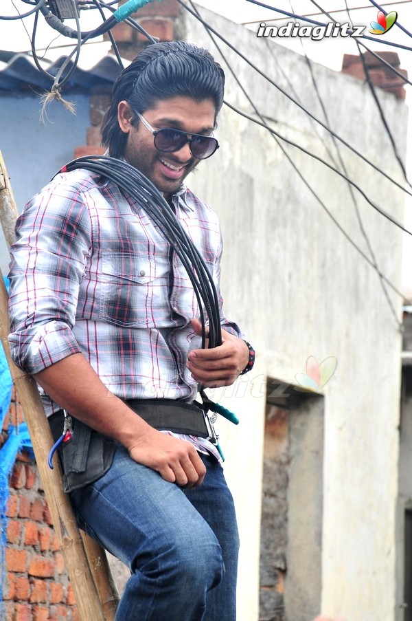 Allu Arjun Promotes Vedam