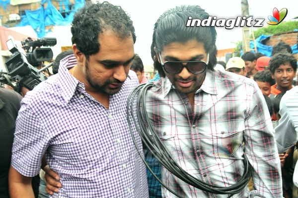 Allu Arjun Promotes Vedam