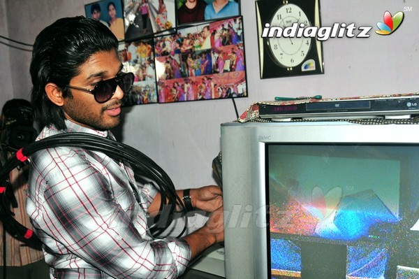 Allu Arjun Promotes Vedam