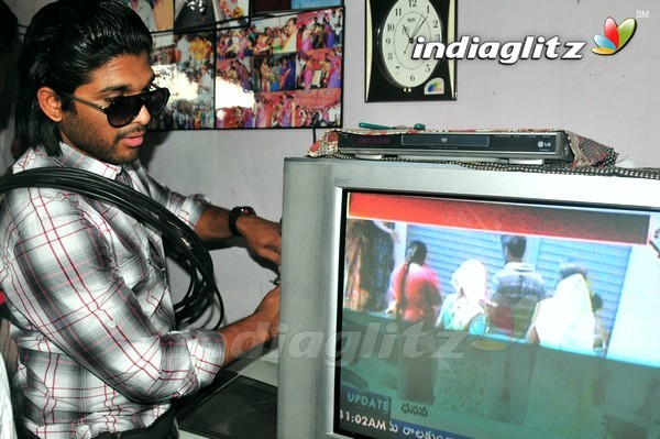 Allu Arjun Promotes Vedam