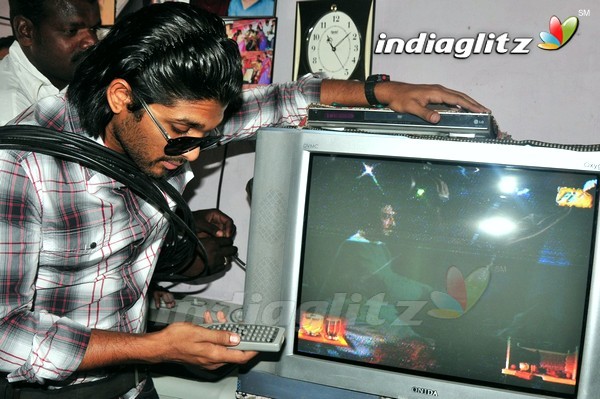 Allu Arjun Promotes Vedam