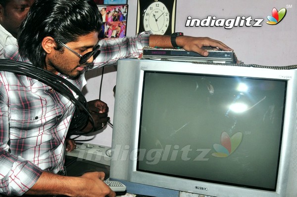 Allu Arjun Promotes Vedam