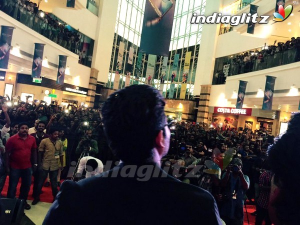 Allu Arjun At Lulu Mall In Kerala For Son Of Satyamurthy Promotions