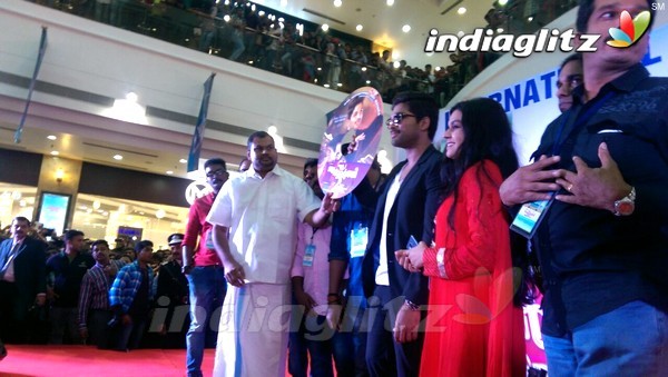 Allu Arjun At Lulu Mall In Kerala For Son Of Satyamurthy Promotions