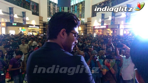 Allu Arjun At Lulu Mall In Kerala For Son Of Satyamurthy Promotions