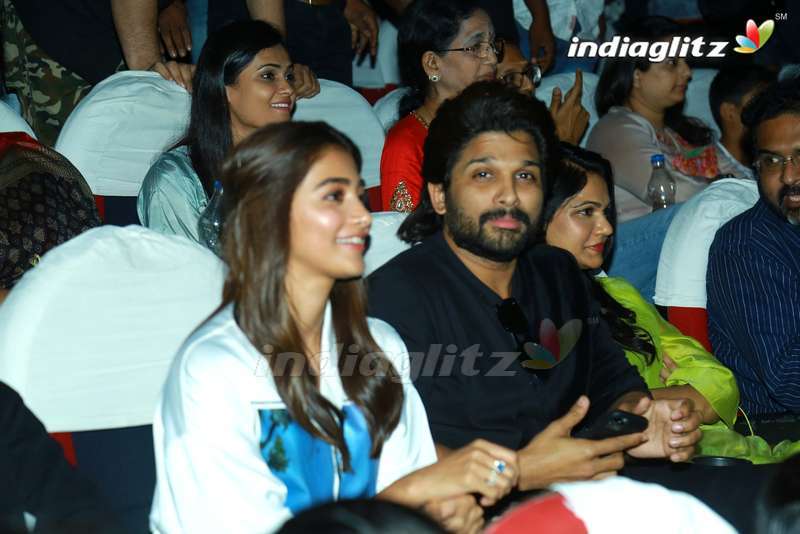 Allu Arjun & Pooja Hegde @ Sandhya Theater