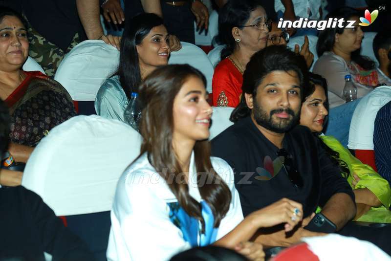 Allu Arjun & Pooja Hegde @ Sandhya Theater