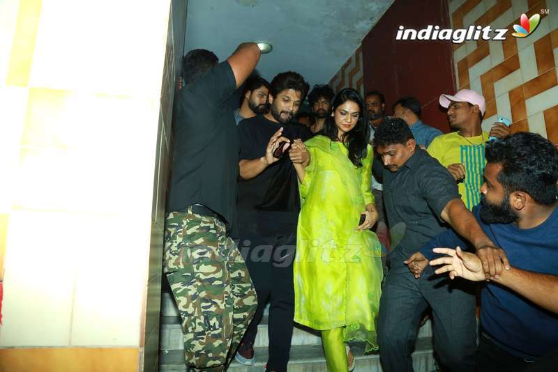 Allu Arjun & Pooja Hegde @ Sandhya Theater