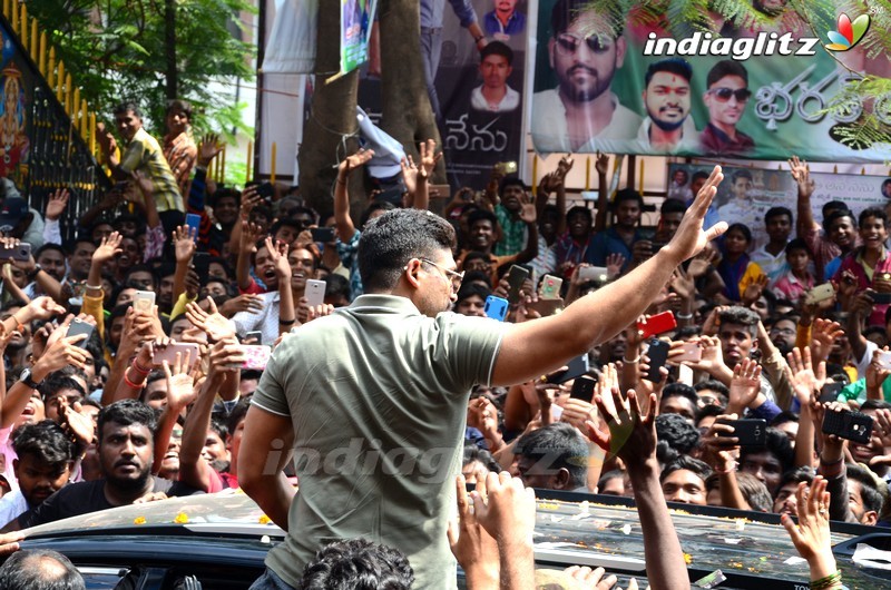 Allu Arjun Watches Naa Peru Surya at Sandhya Theater, Hyd