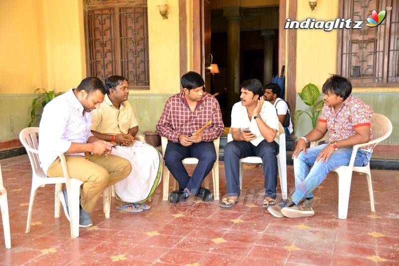 'Anando Brahma' On Location