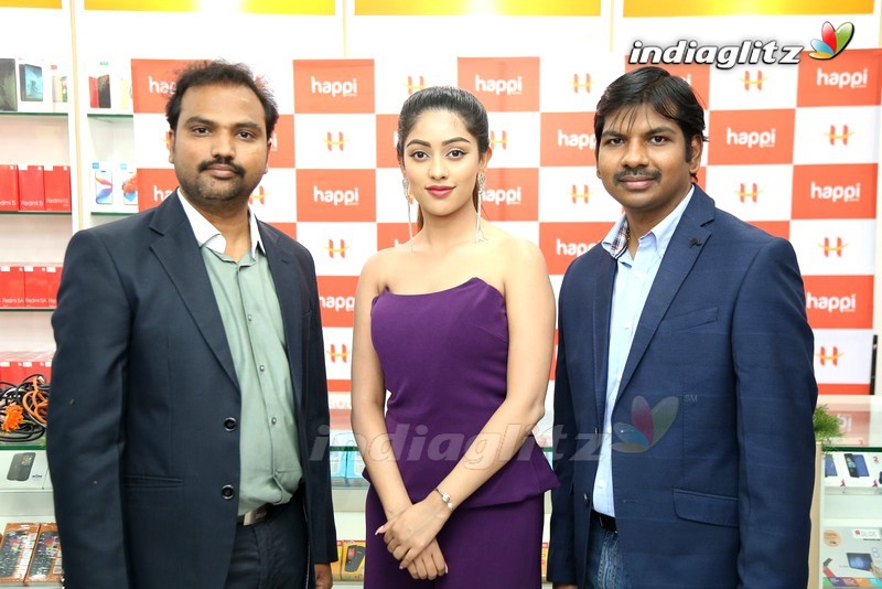 Anu Emmanuel Launches Happi Mobiles Store at Mahabubnagar