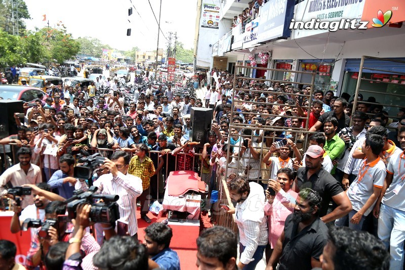 Anu Emmanuel Launches Happi Mobiles Store at Mahabubnagar