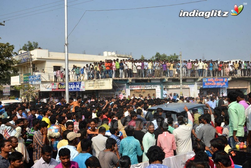 Anu Emmanuel Launches  B New Mobile Store At Yemmiganur