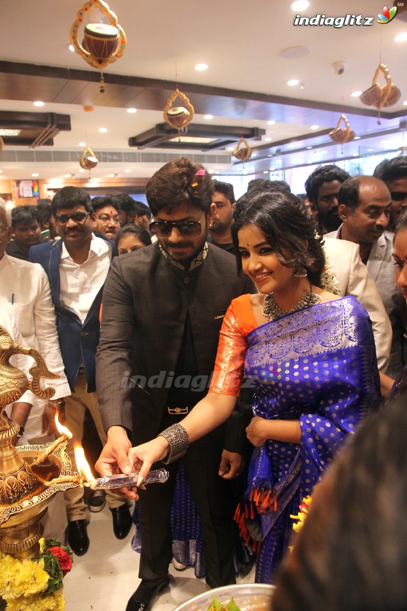 Anupama Parameswaran Inaugurates Subhamasthu Shopping Mall @ Vijayawada