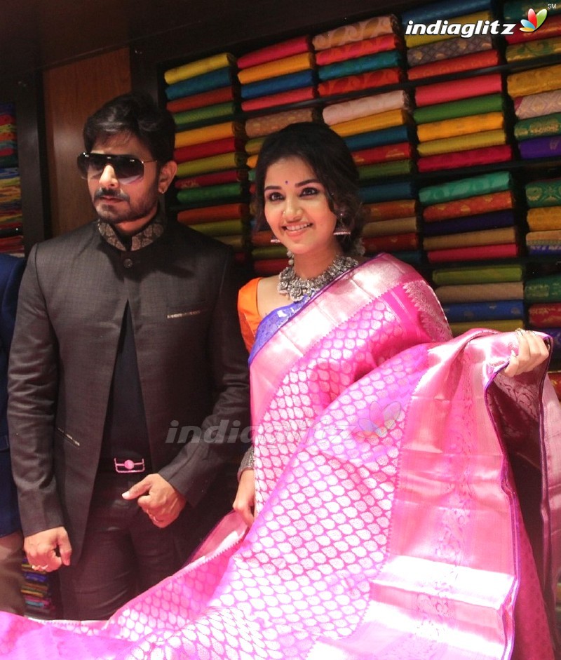 Anupama Parameswaran Inaugurates Subhamasthu Shopping Mall @ Vijayawada