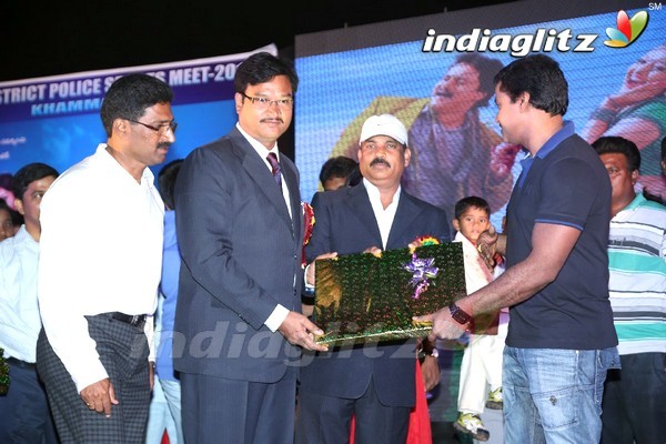 'Bheemavaram Bullodu' Platinum Disc