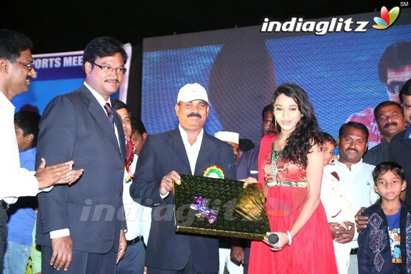 'Bheemavaram Bullodu' Platinum Disc