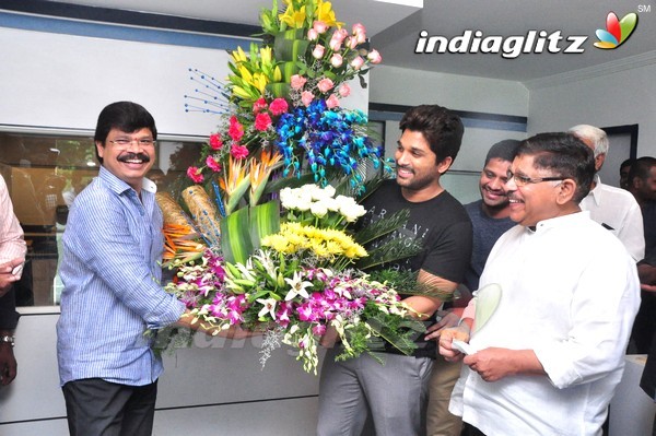 Boyapati Srinu Birthday Celebrations At Geetha Arts