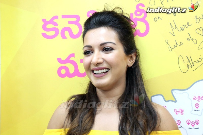 Catherine Tresa Launch B New Mobiles Store @ Kadapa