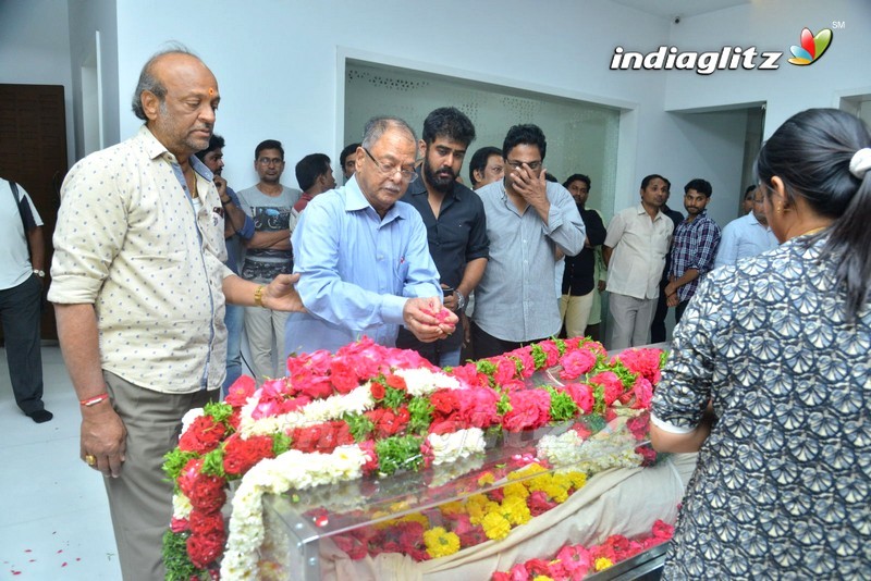 Celebs Pay Last Respect To Kodi Ramakrishna