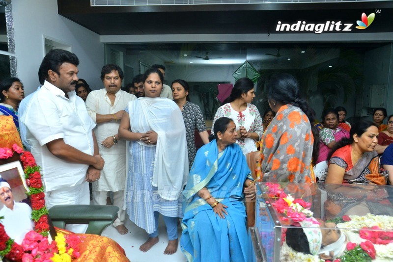 Celebs Pay Last Respect To Kodi Ramakrishna