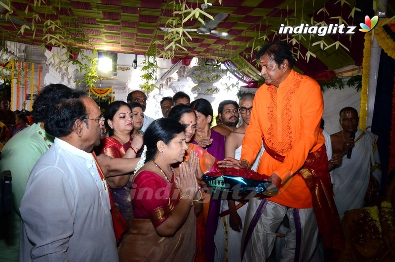 Celebs @ Sri Swaroopanandendra Saraswati Daiva Sannidhanam