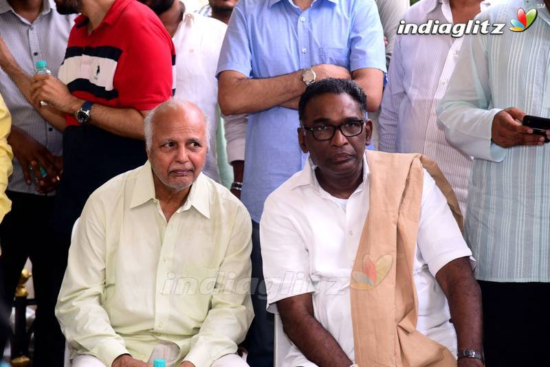 Celebs Pay Last Respects To Nandamuri Harikrishna (set 2)