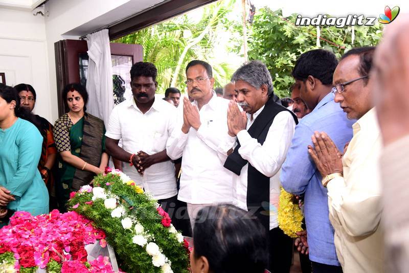 Celebs Pay Last Respects To Nandamuri Harikrishna (set 2)