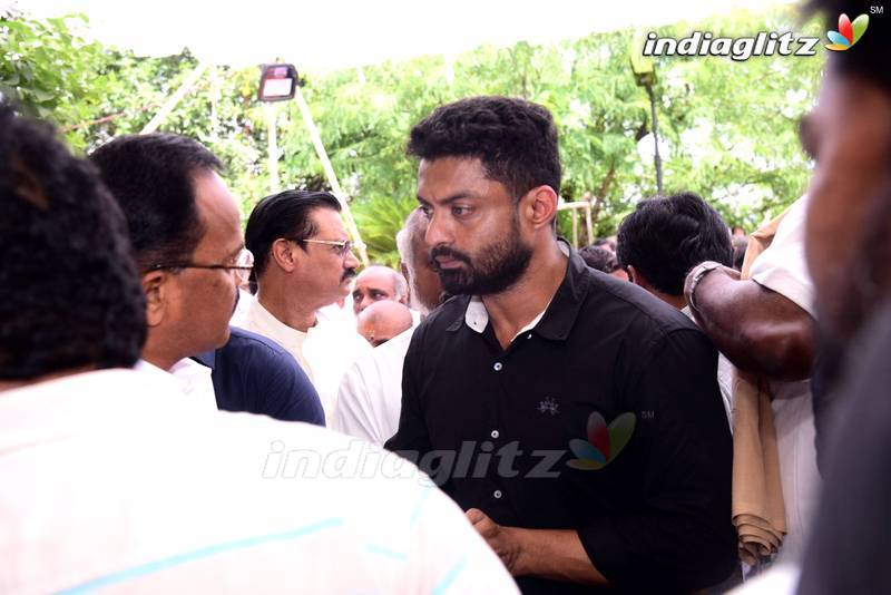 Celebs Pay Last Respects To Nandamuri Harikrishna (set 2)