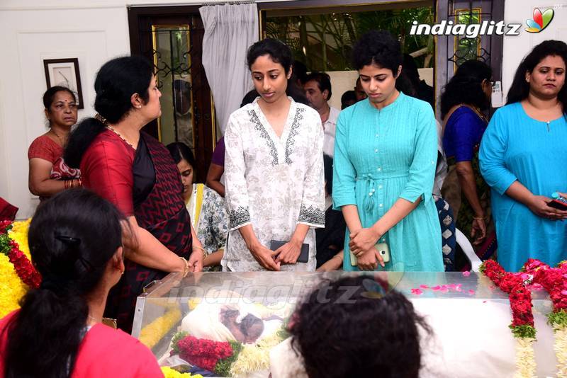 Celebs Pay Last Respects To Nandamuri Harikrishna (set 2)