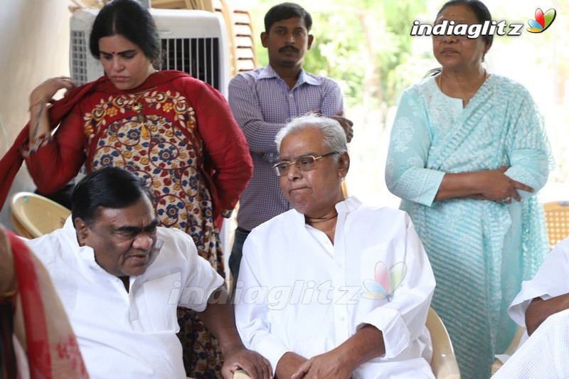 Celebs Pay Last Respects to Rallapalli Narasimha Rao