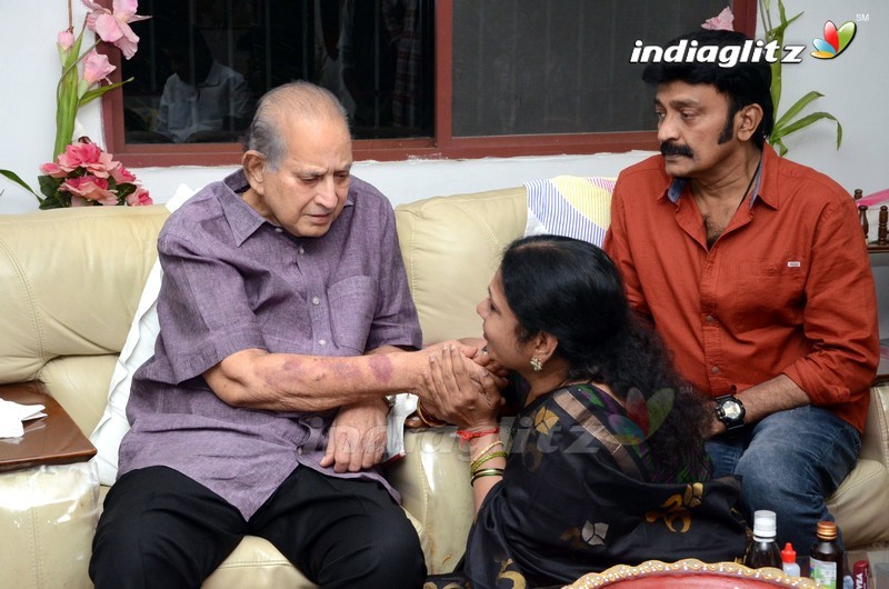 Chiranjeevi, Rajasekhar, Jeevitha Pay Last Respects To Vijaya Nirmala