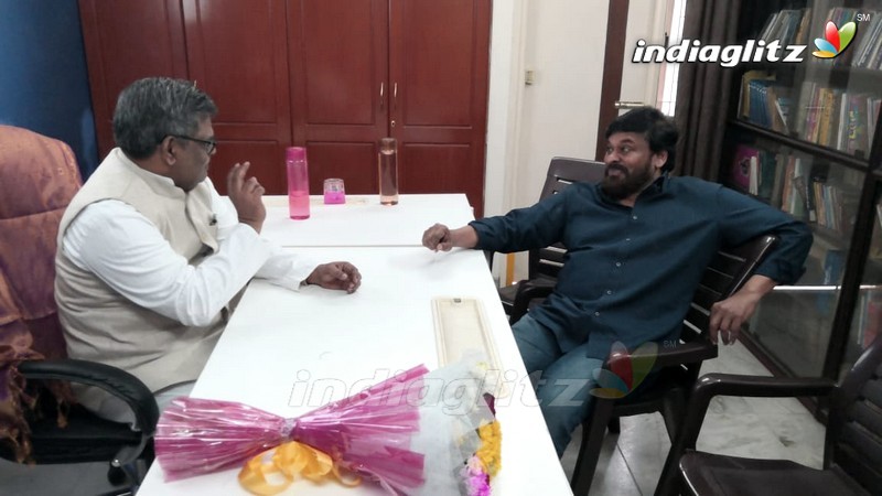 Chiranjeevi and 'MAA' Members Meets Sirivennela