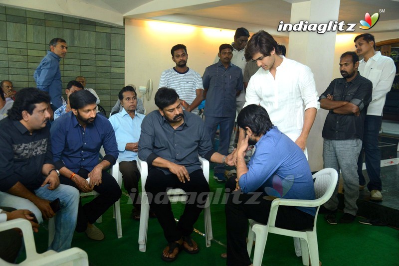 Celebs Pay Homage To Srikanth Father