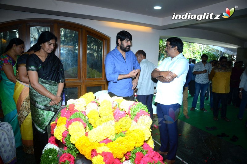 Celebs Pay Homage To Srikanth Father