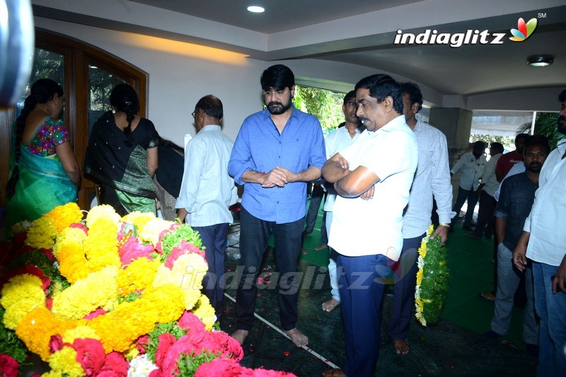 Celebs Pay Homage To Srikanth Father