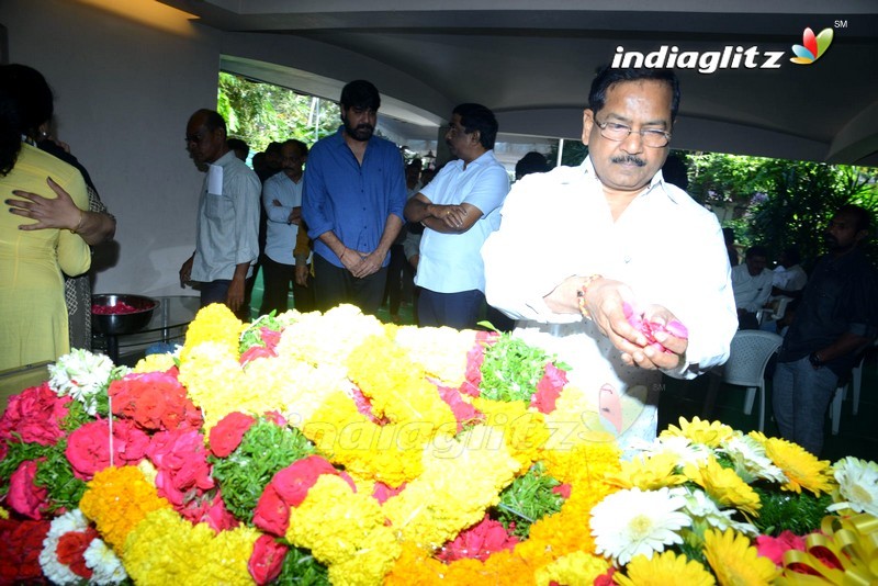 Celebs Pay Homage To Srikanth Father