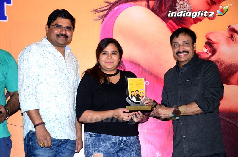 'Choosi Choodangaane' Platinum Disc