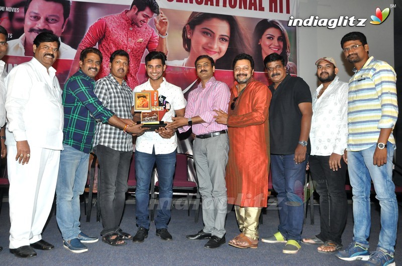 'Chuttalabbai' Platinum Disc