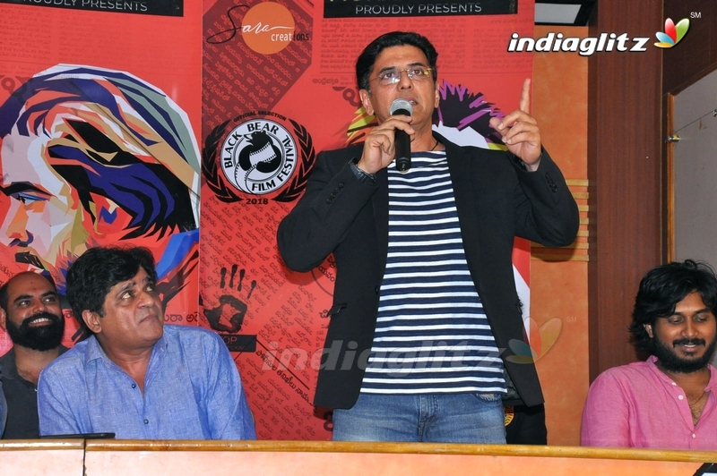 'Desamlo Dongalu Paddaru' Press Meet