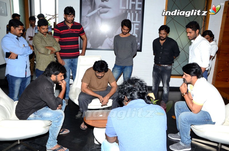 'Desamlo Dongalu Paddaru' Teaser Launch By Puri Jagannadh