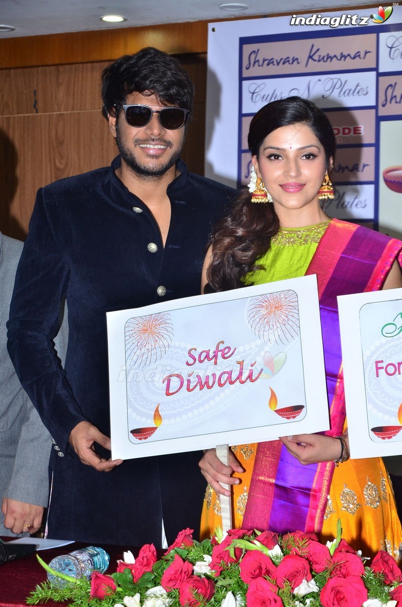 Sundeep Kishan & Mehreen @ Designer Shravan Kumar Diwali Collections Show