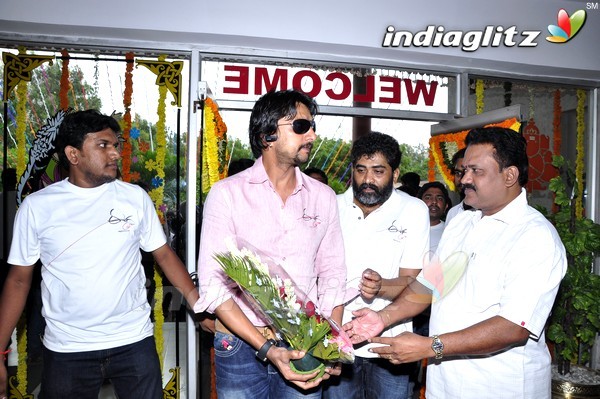 'Eega' Theatre Coverage