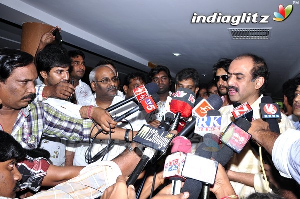 'Eega' Theatre Coverage