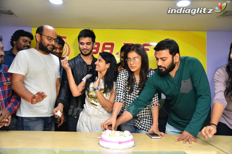 'Ekkadiki Pothavu Chinnavada' Team @ Radio Mirchi