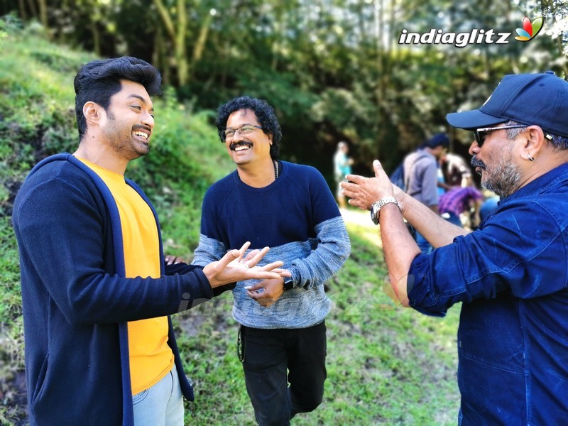 'Entha Manchivaadavuraa' On Location