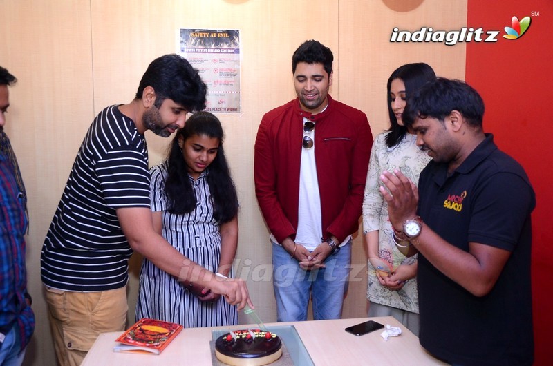 'Evaru' Team Bullayya College and Radio Mirchi In Vizag