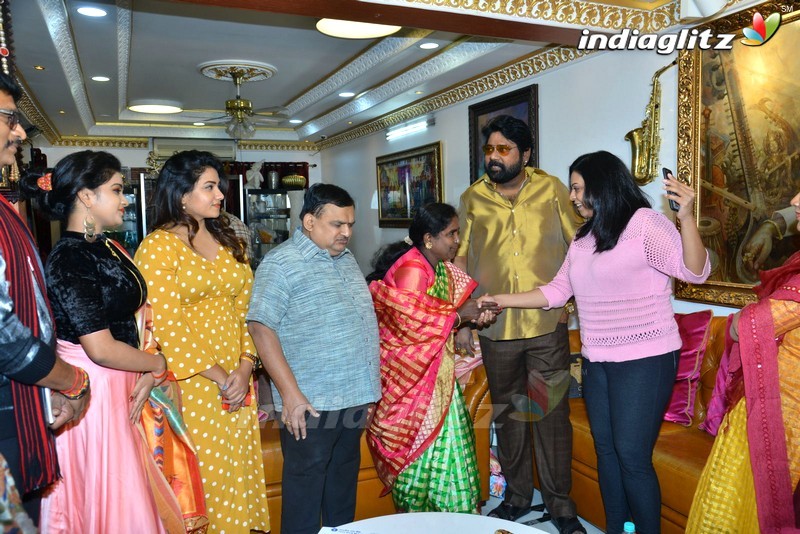 Ex MLA Venkata Rao felicitates Singer Baby