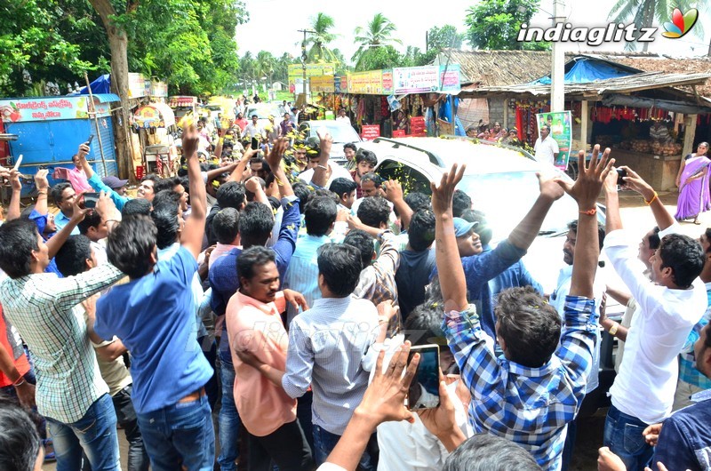 'Fidaa' Team At Sri Maddi Anjaneya Swamy Temple